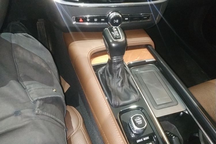 沃尔沃S90 2020款 T5 智逸豪华版中控内饰18