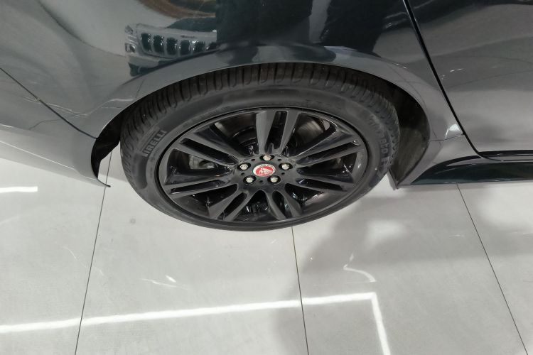 捷豹XEL 2021款 2.0T 250PS 曜黑运动版车身外观6008