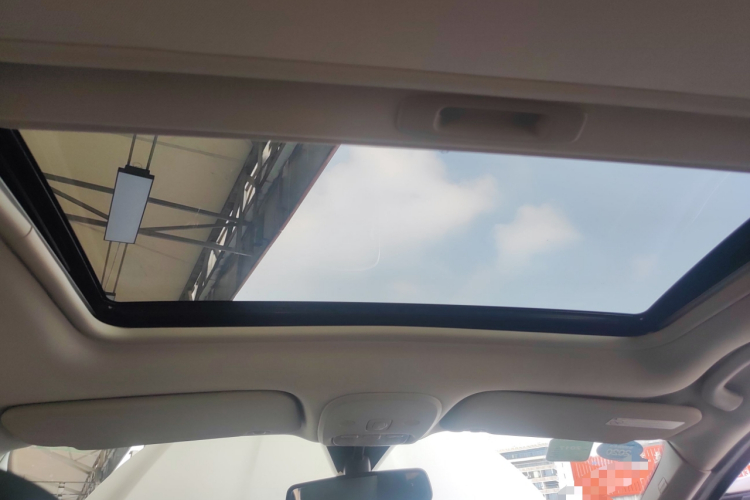 标致308 2014款 乐享版 经典 1.6L 自动风尚型中控内饰22