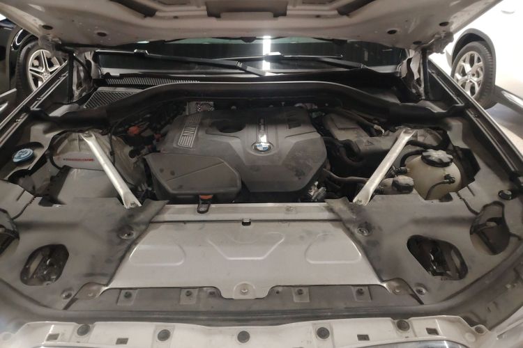 宝马X4 2019款 xDrive25i M运动套装机舱底盘24