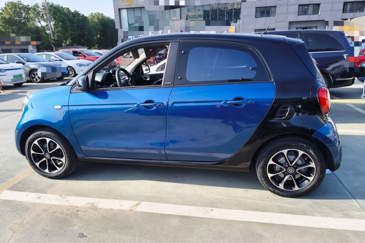 smart forfour 2016款 1.0L 52千瓦激情版车身外观6003