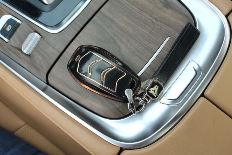 蓝电E5 2023款 1.5L DE-i 100KM臻享型 7座中控内饰7001