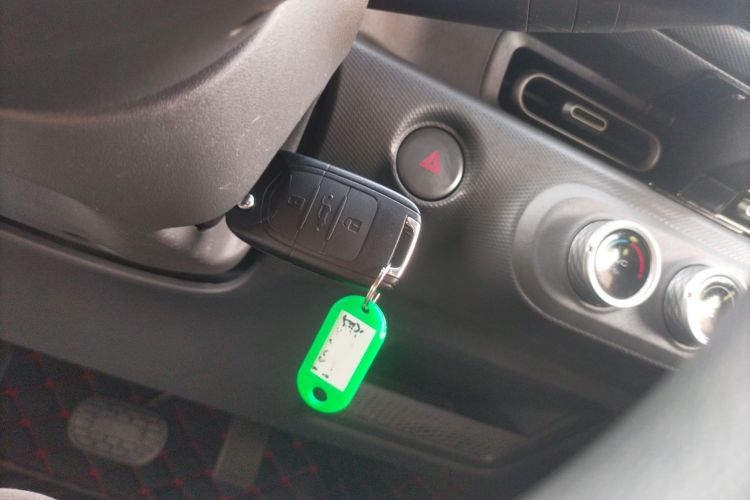 五菱汽车 五菱之光新能源 2025款 201km 舒适型中控内饰7001