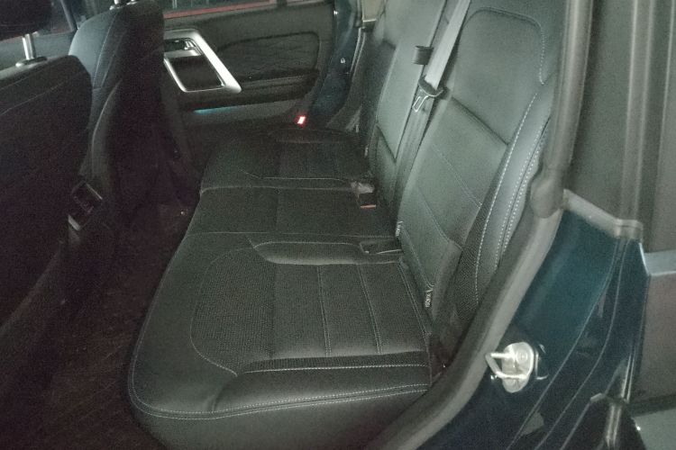 北京BJ40 2023款 2.0T 自动四驱城市猎人版侠客型中控内饰7004