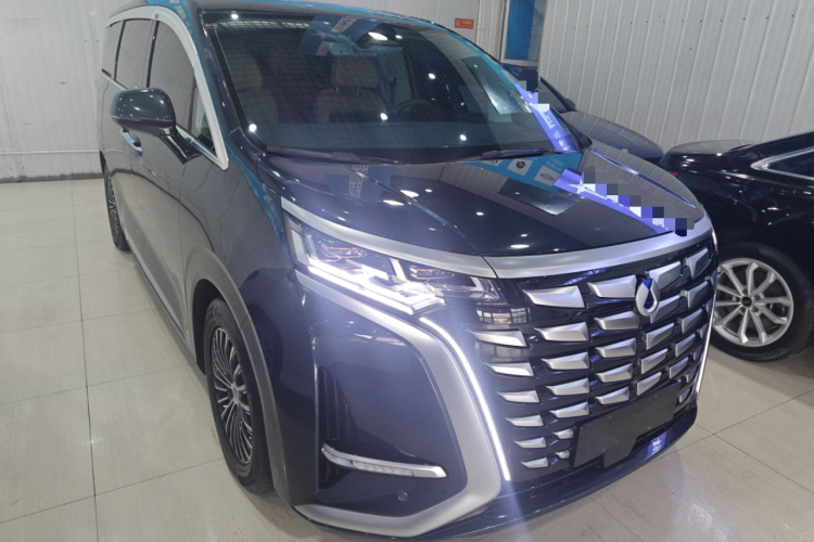 腾势D9 2022款 DM-i 970 四驱旗舰型车身外观3