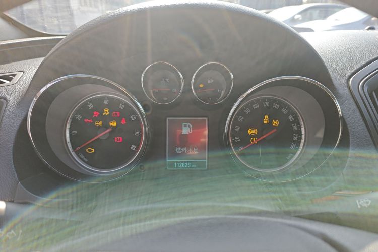 别克 君威 2015款 1.6T 领先技术型中控内饰14