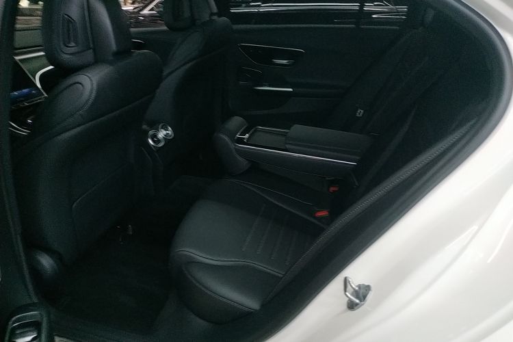 奔驰C级 2022款 改款 C 260 L 运动版中控内饰21