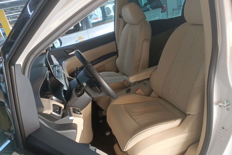 别克GL8 2023款 陆上公务舱 652T 豪华型中控内饰19