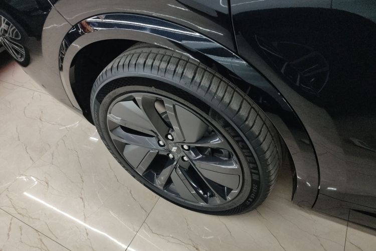 理想汽车 理想L9 2024款 Ultra车身外观6008