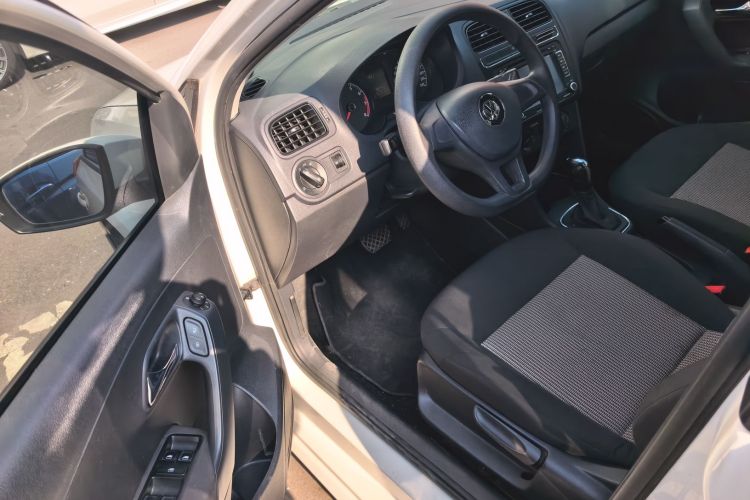 大众 Polo 2016款 1.4L 自动风尚型中控内饰20