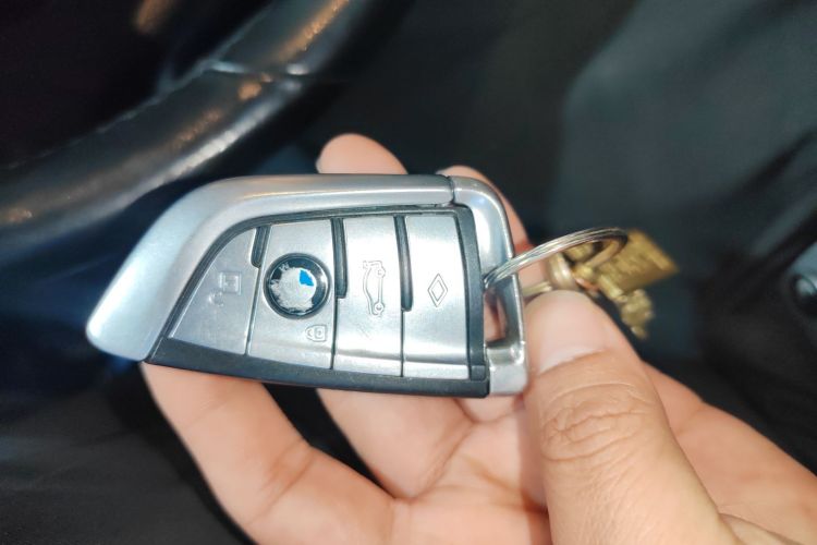 宝马5系新能源 2019款 改款 530Le 先锋版中控内饰7001