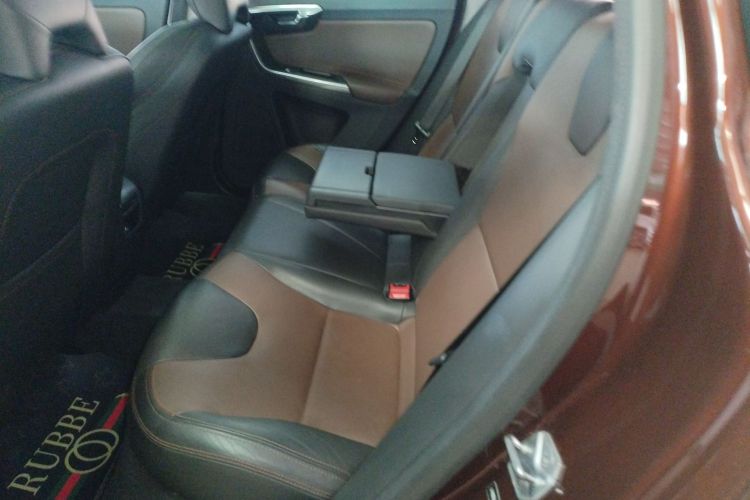 沃尔沃XC60 2015款 T5 AWD 智远版中控内饰21