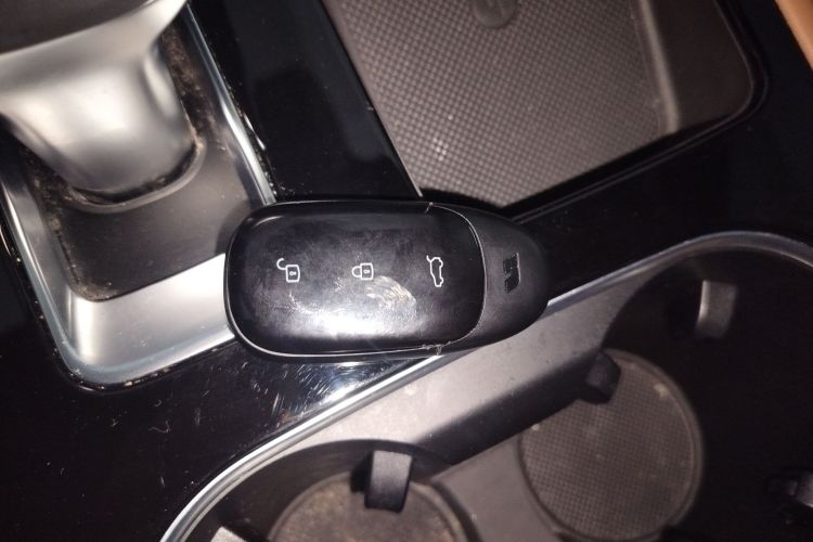 理想汽车 理想ONE 2020款 增程7座版中控内饰7001