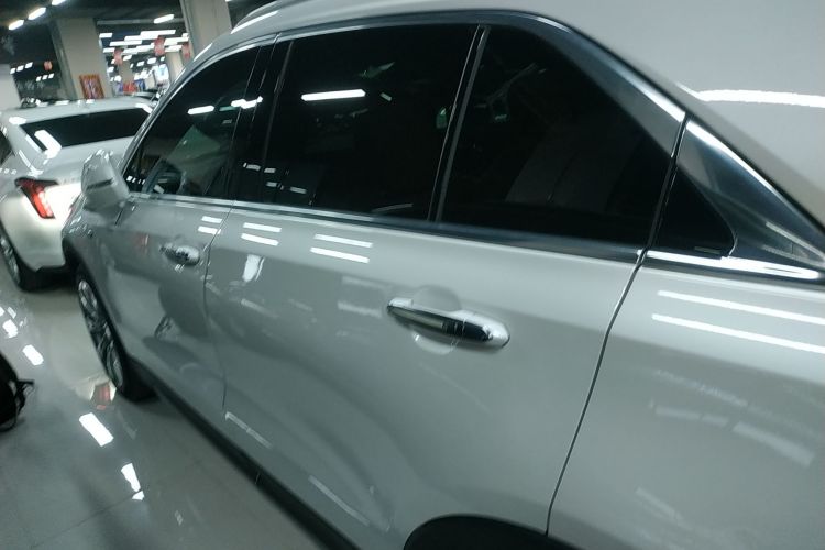 凯迪拉克XT4 2021款 28T 四驱铂金版车身外观4