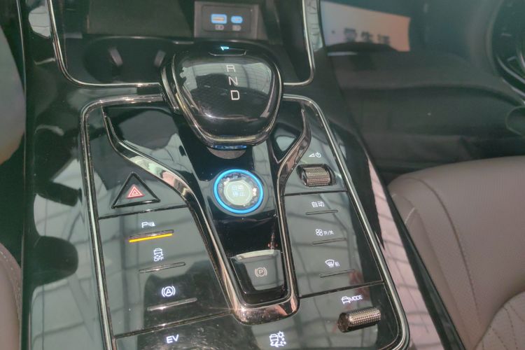 比亚迪 汉 2025款 DM-i 125KM精英型中控内饰18