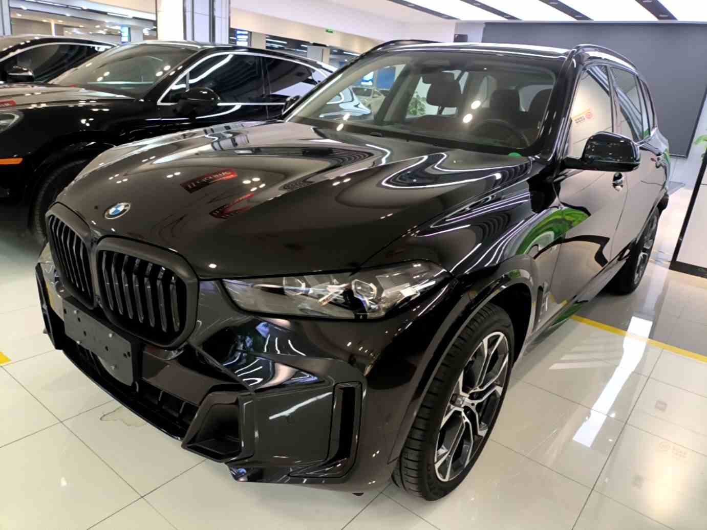 宝马X5 2023款 xDrive 30Li 尊享型M运动曜夜套装(2)