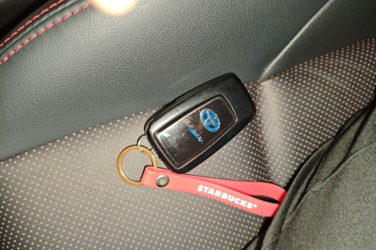 丰田 雷凌 2021款 双擎 1.8H E-CVT运动版中控内饰11