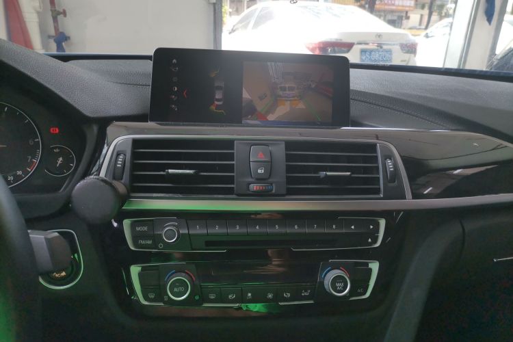 宝马3系 2018款 320Li 领先型M运动套装中控内饰16