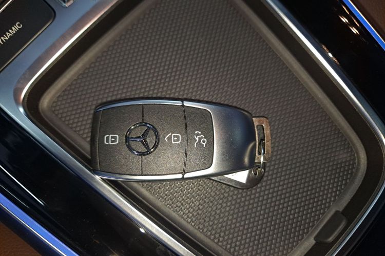 奔驰GLB 2025款 GLB 220 动感型中控内饰11