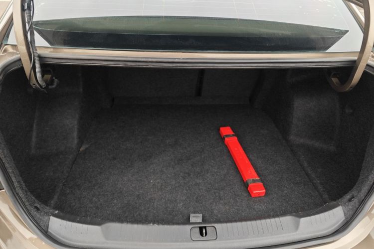 别克 英朗 2015款 15N 自动精英型机舱底盘23