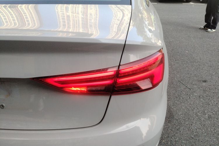 奥迪A3 2018款 30周年年型 Limousine 35 TFSI 运动型车身外观9