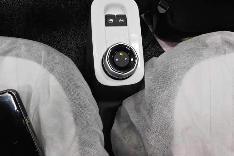 吉利银河 2025款 210km 熊猫卡丁中控内饰18