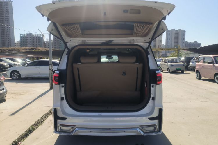 别克GL8 2021款 ES陆尊 653T 尊享型机舱底盘23