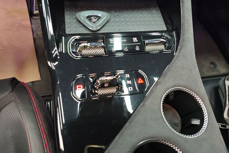 莲花跑车 2023款 ELETRE S+中控内饰18