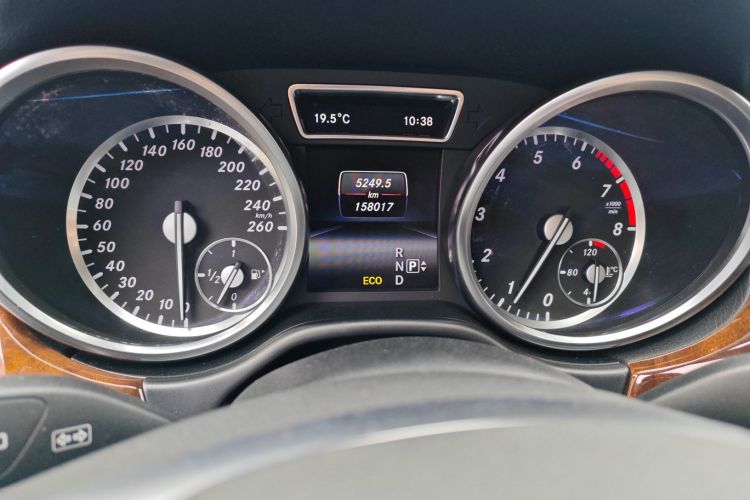 奔驰M级 2014款 ML 400 4MATIC动感型局部细节14