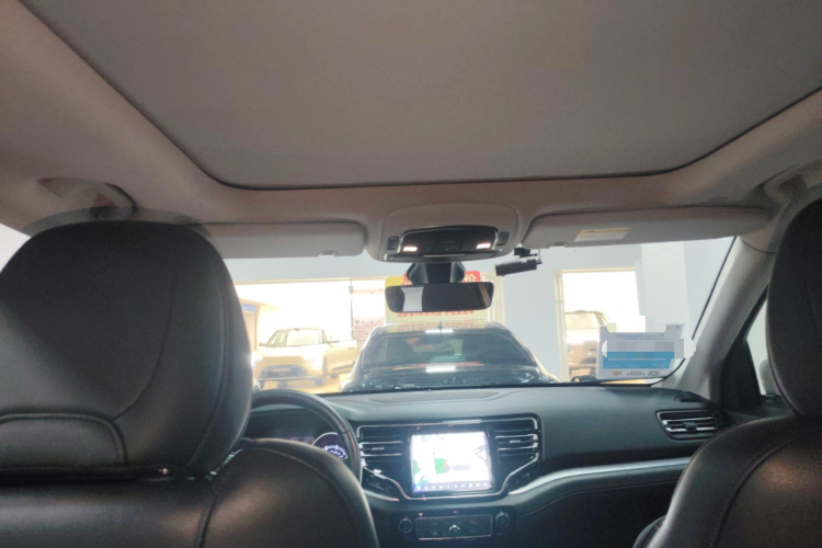 Jeep 大指挥官 2020款 2.0T 两驱精英版中控内饰22