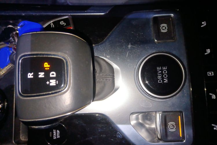 红旗HS5 2019款 2.0T 智联旗享版中控内饰18