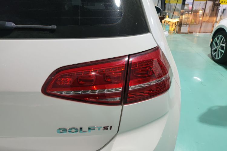 大众 高尔夫 2016款 280TSI 自动旗舰型车身外观9