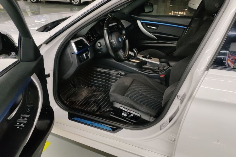 宝马3系 2018款 320i M运动套装中控内饰20