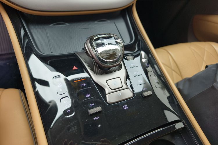 腾势D9 2022款 DM-i 970 四驱旗舰型中控内饰18