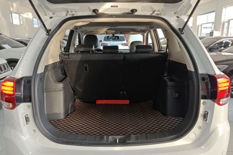 三菱 欧蓝德 2020款 2.0L 两驱畅享版 5座机舱底盘23