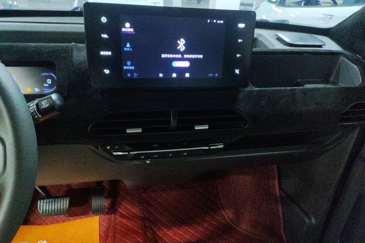 吉利银河 2024款 200km 熊猫卡丁中控内饰16