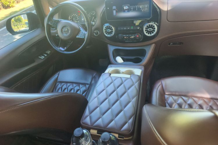 奔驰 威霆 2020款 2.0T 精英版 7座中控内饰12