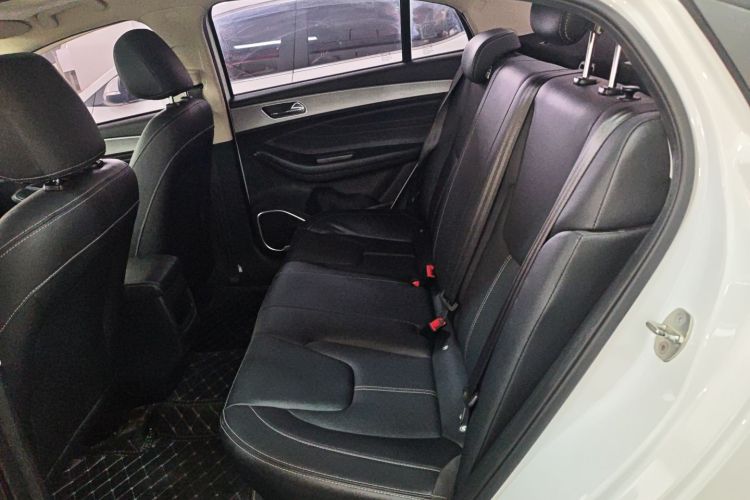 奇瑞 艾瑞泽5 2019款 1.5L 手动自在版 国V中控内饰7004