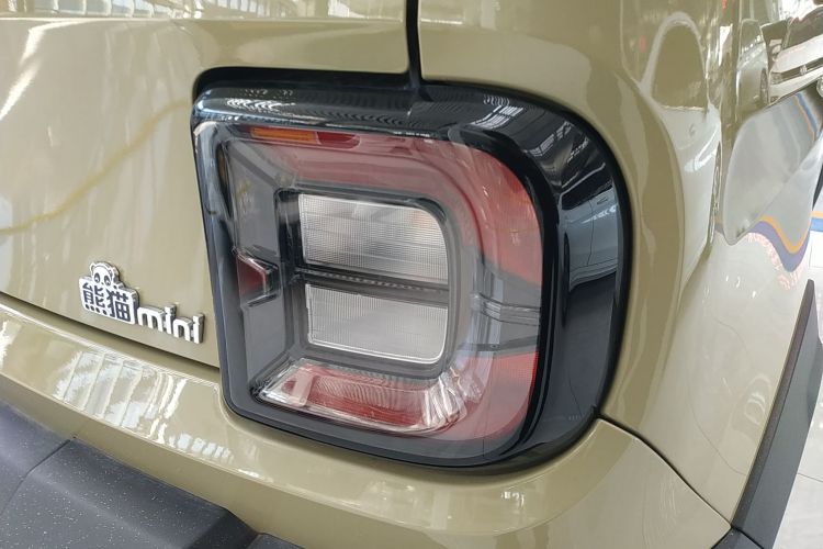 吉利银河 2024款 200km 熊猫骑士车身外观9