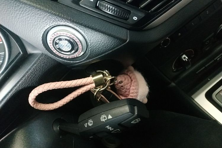 宝马X1 2013款 sDrive18i 时尚型中控内饰7001