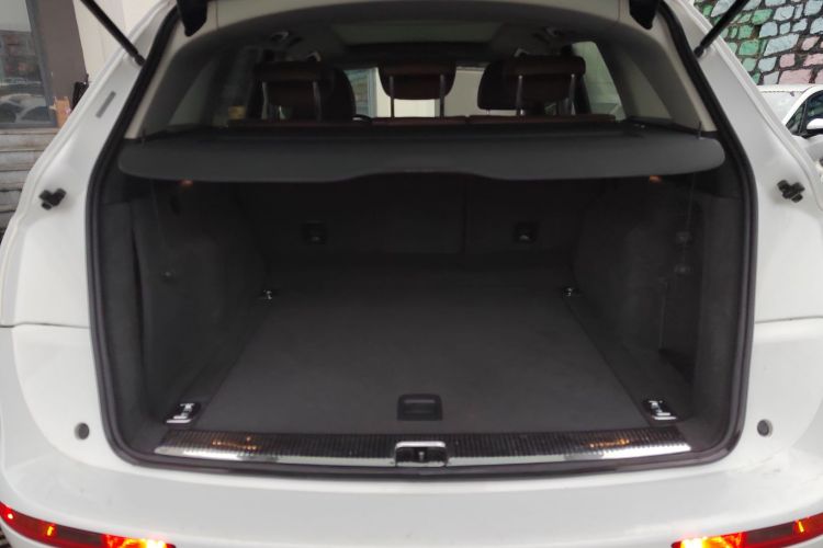 奥迪Q5 2017款 40 TFSI 进取型机舱底盘23