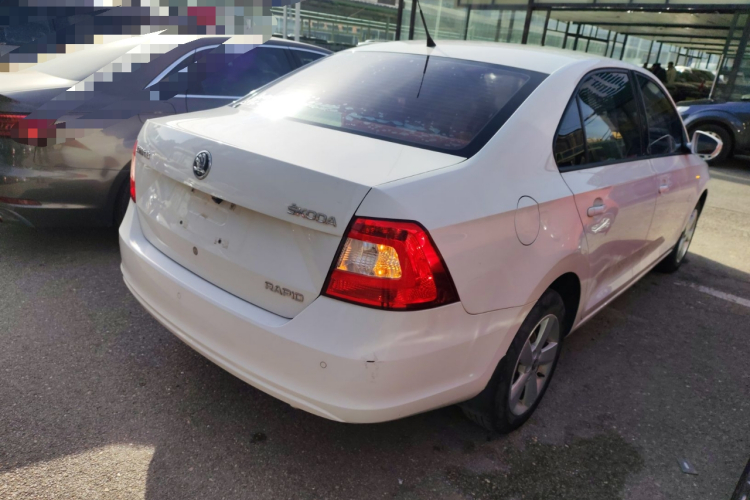 斯柯达 昕锐 2015款 1.6L 手动智选型车身外观7