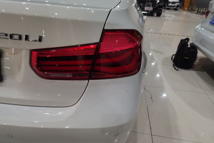 宝马3系 2018款 320Li 领先型M运动套装车身外观9