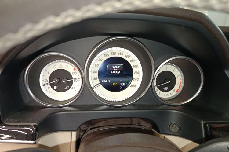 奔驰E级 2015款 E 200 L 运动型中控内饰14