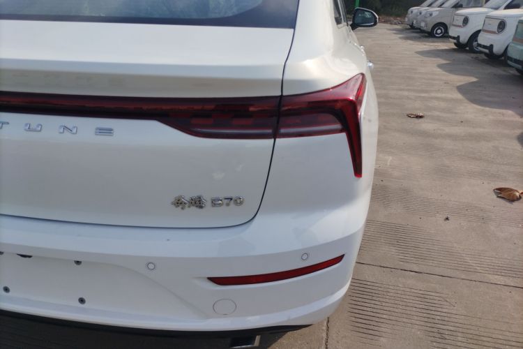 奔腾B70 2025款 龙耀版 1.5T 欢享型车身外观9