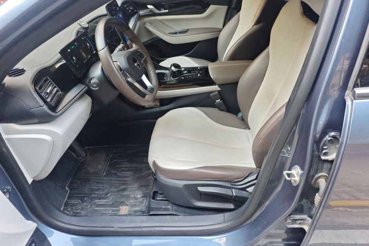 比亚迪 秦PLUS 2024款 荣耀版 DM-i 55KM领先型中控内饰19