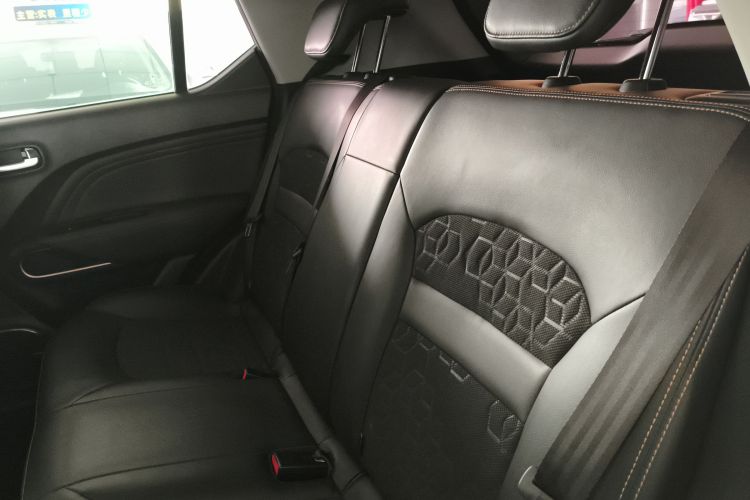 广汽传祺 传祺GS3 2017款 150N 自动精英版中控内饰21