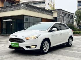福特 福克斯 2017款 三厢 EcoBoost 180 自动精英型