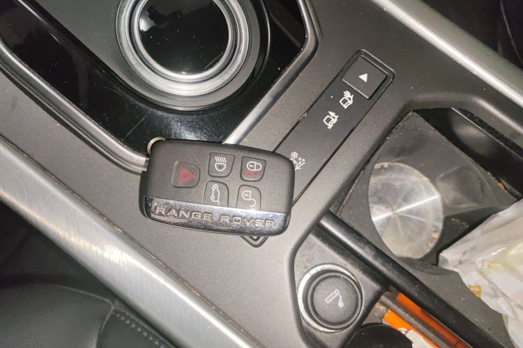 路虎 揽胜极光 2015款 2.0T 五门智耀版中控内饰7001