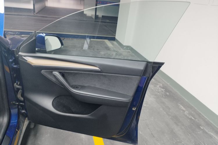 特斯拉 Model Y 2021款 标准续航后驱版中控内饰42